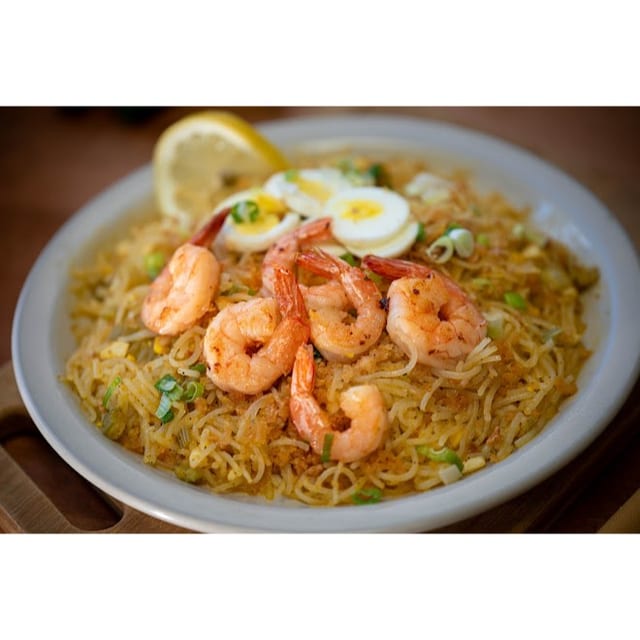 Pansit malabon tray.